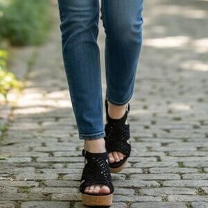 Mix No 6 Black Wedge Sandals 4" Heel Like New! Sz 8.5M